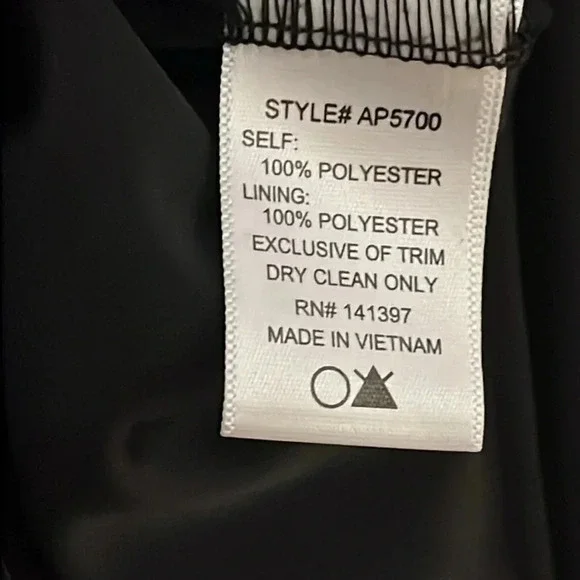 Astr | long sleeve short romper Playsuit low v-neckline crochet Women’s size M - Picture 8 of 9